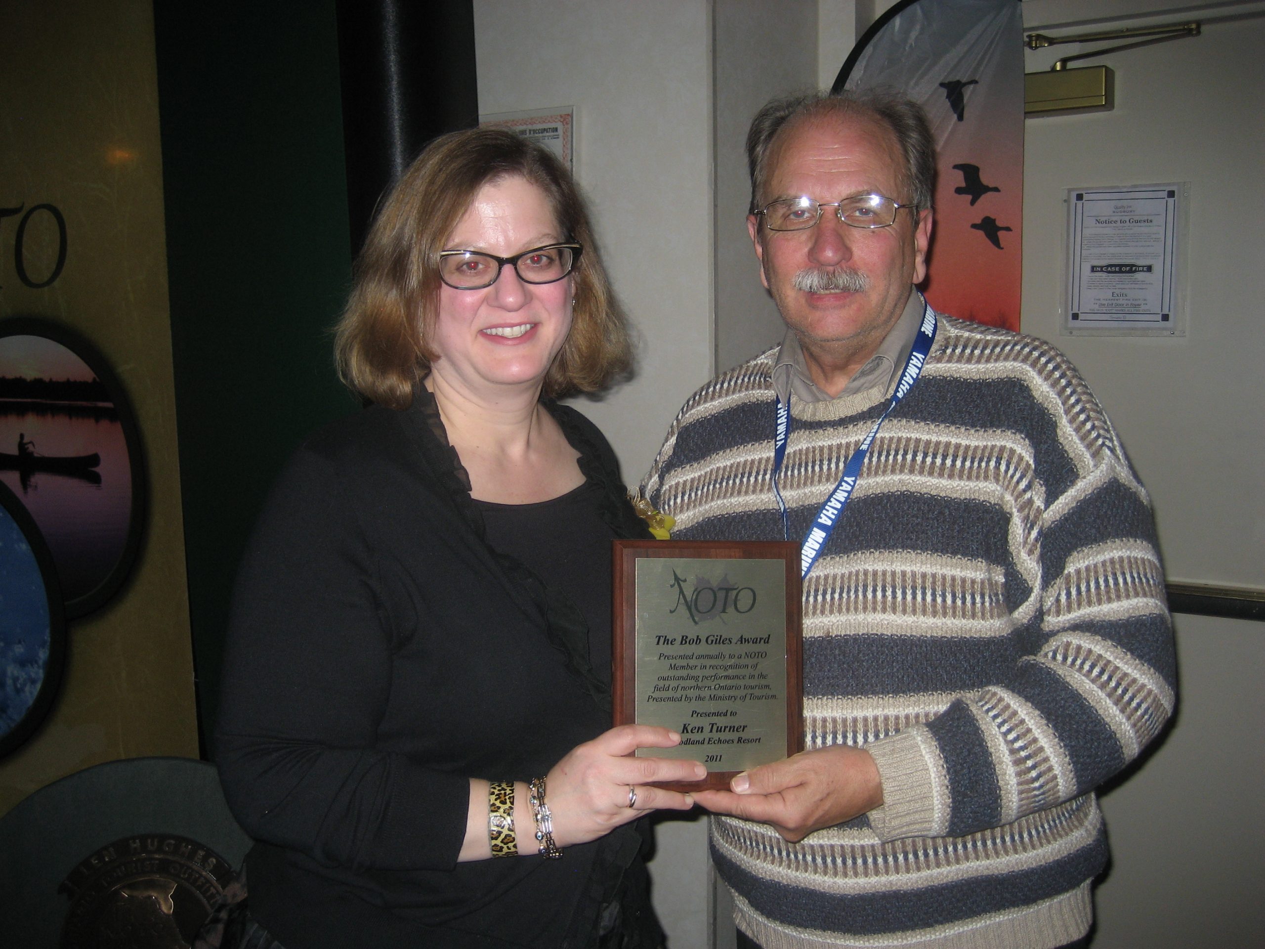 Diane Wise Presents the Bob Giles award to Ken Turner